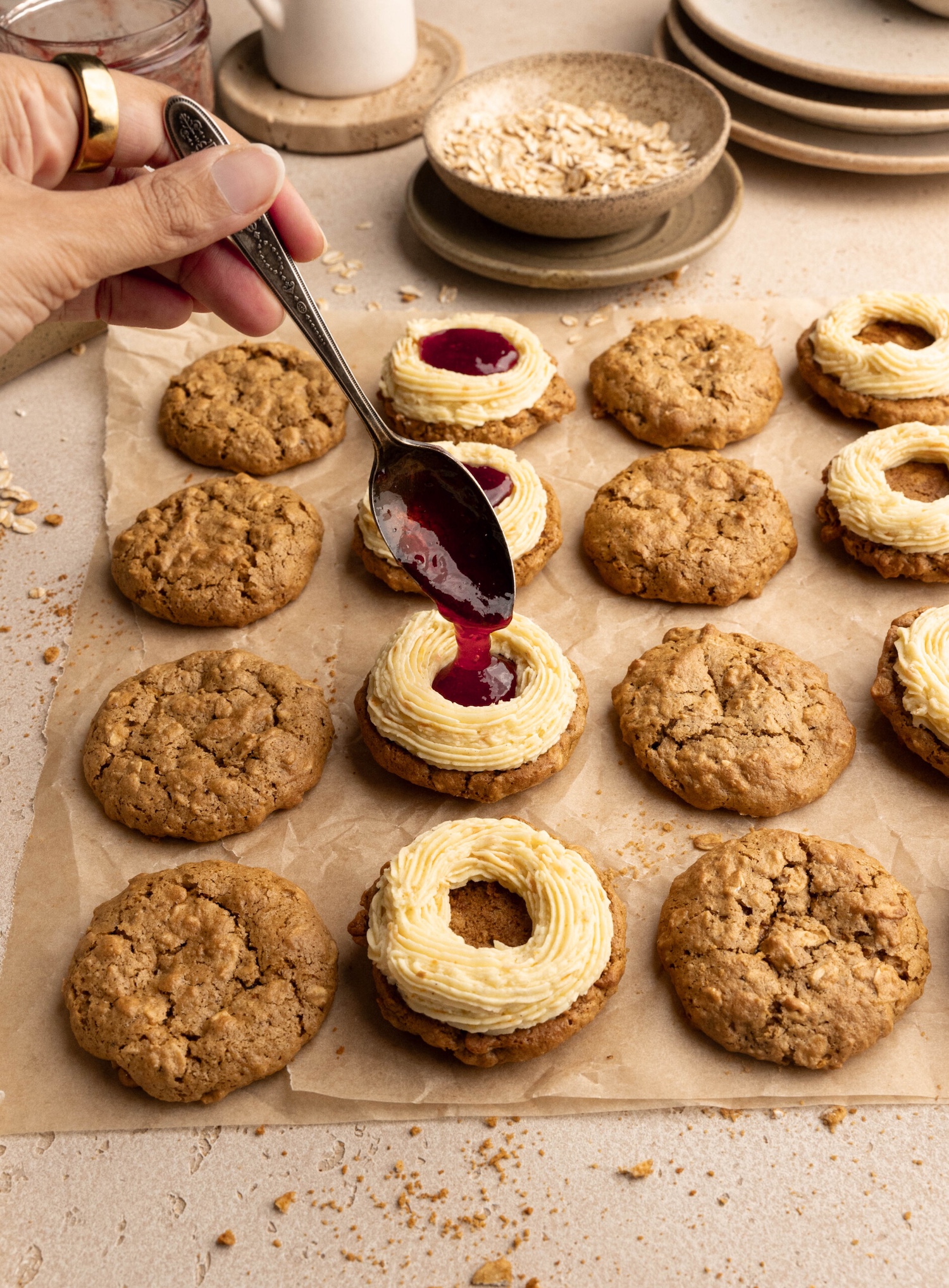 strawberry oatmeal cream pie cookies_strawberry dessert recipes