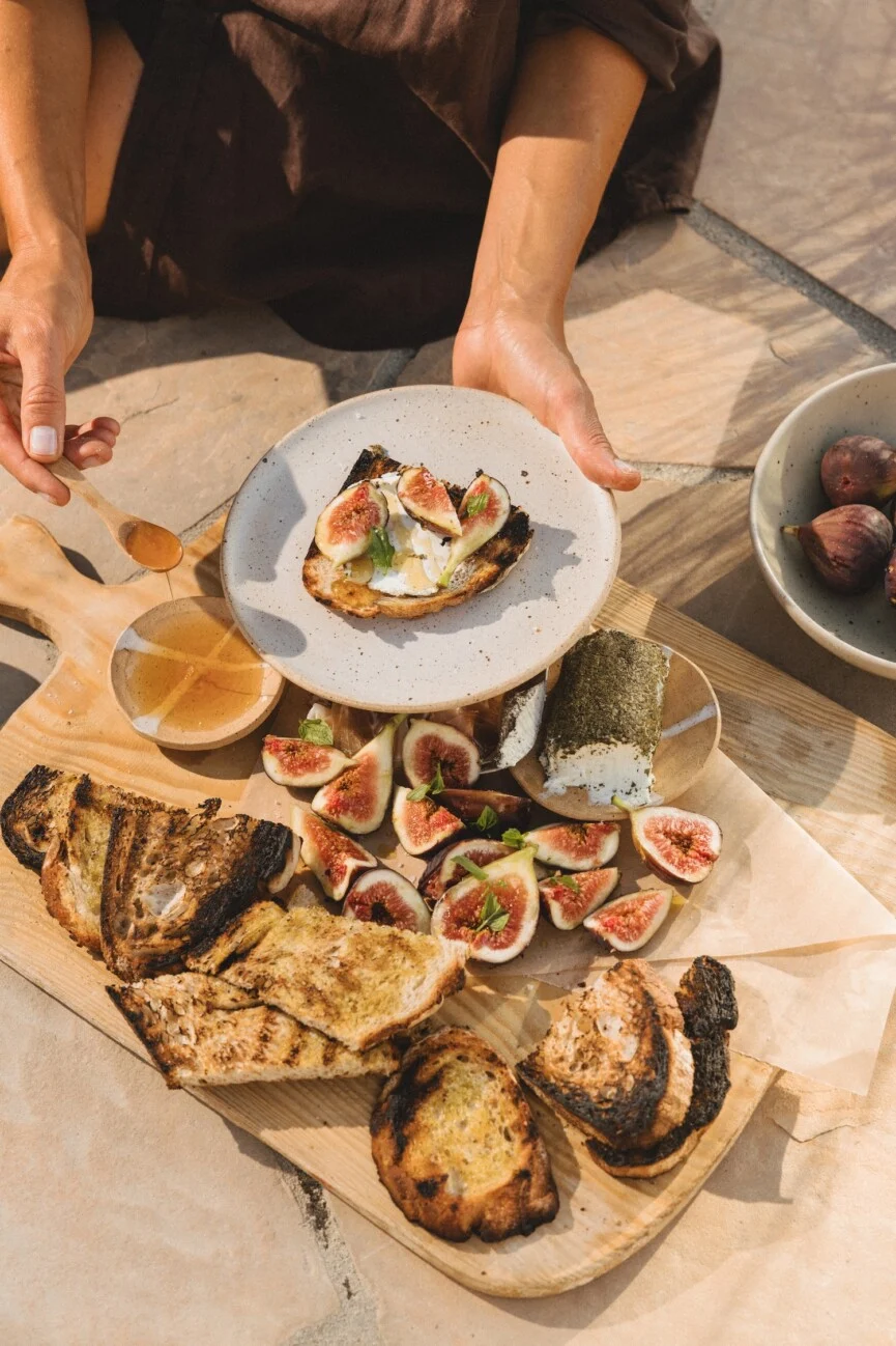 grilled bread with figs and goat cheese - simple summer appetizer