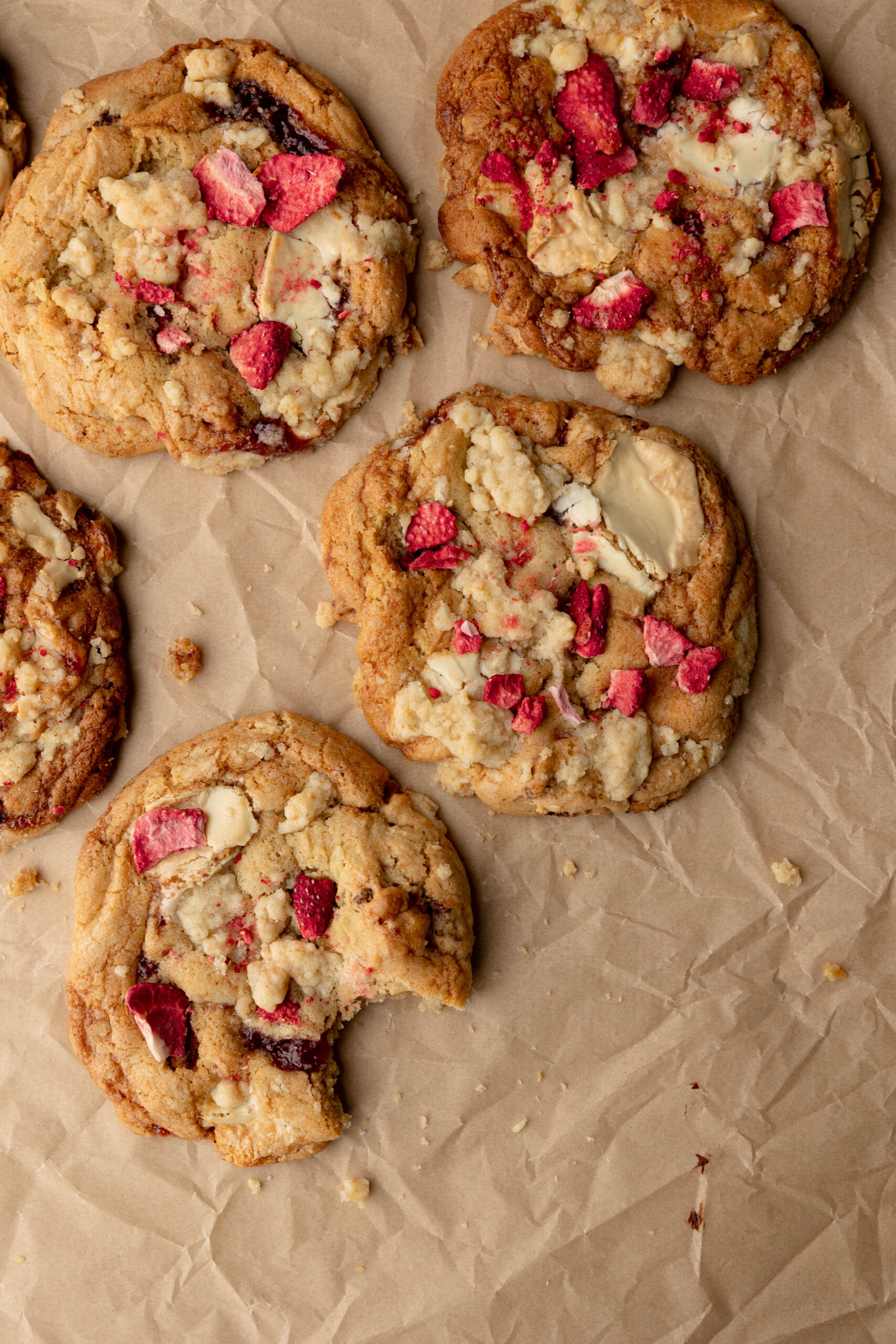 easy strawberry crumble cookies